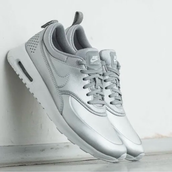 Women's Nike Air Max Thea Metallic Silver Chrome Sneaker Size 7 - Picture 8 of 16